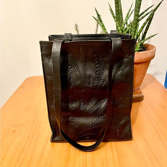 T. Saldivar Black Tooled Leather Classic Shoulder Bag Handbag Purse Tote - Picture 7 of 8